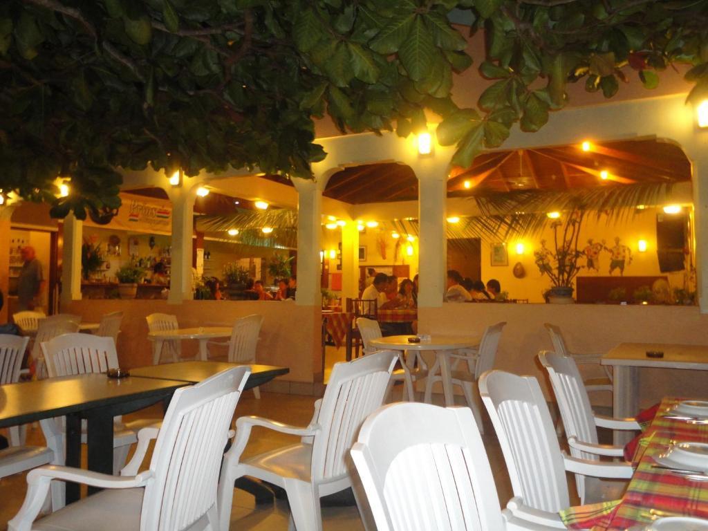 Sunset Bay Club & Seaside Dive Resort Salisbury Buitenkant foto